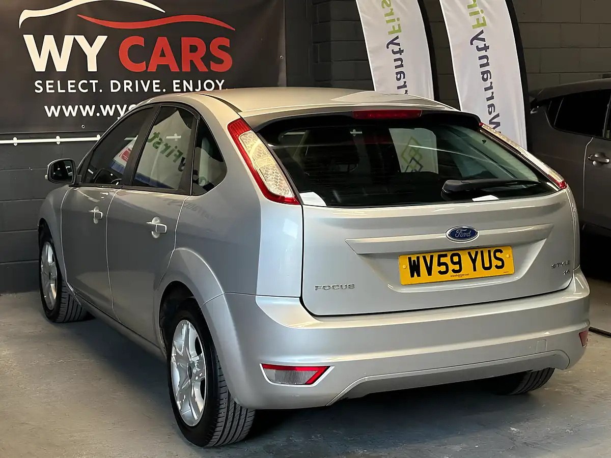 Used 2009 Ford Focus Style Silver - Interior and Exterior details 10