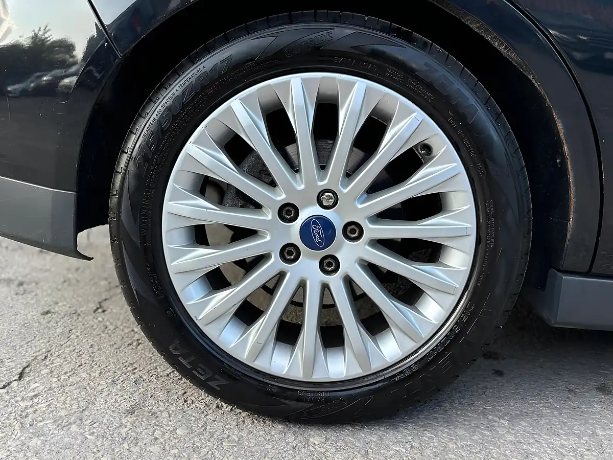 Used 2009 Ford Focus Style Silver - Interior and Exterior details 11
