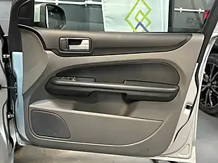 Used 2009 Ford Focus Style Silver - Interior and Exterior details 14