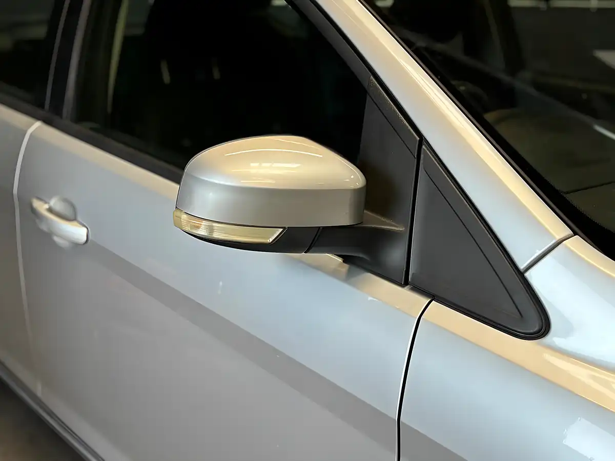 Used 2009 Ford Focus Style Silver - Interior and Exterior details 7