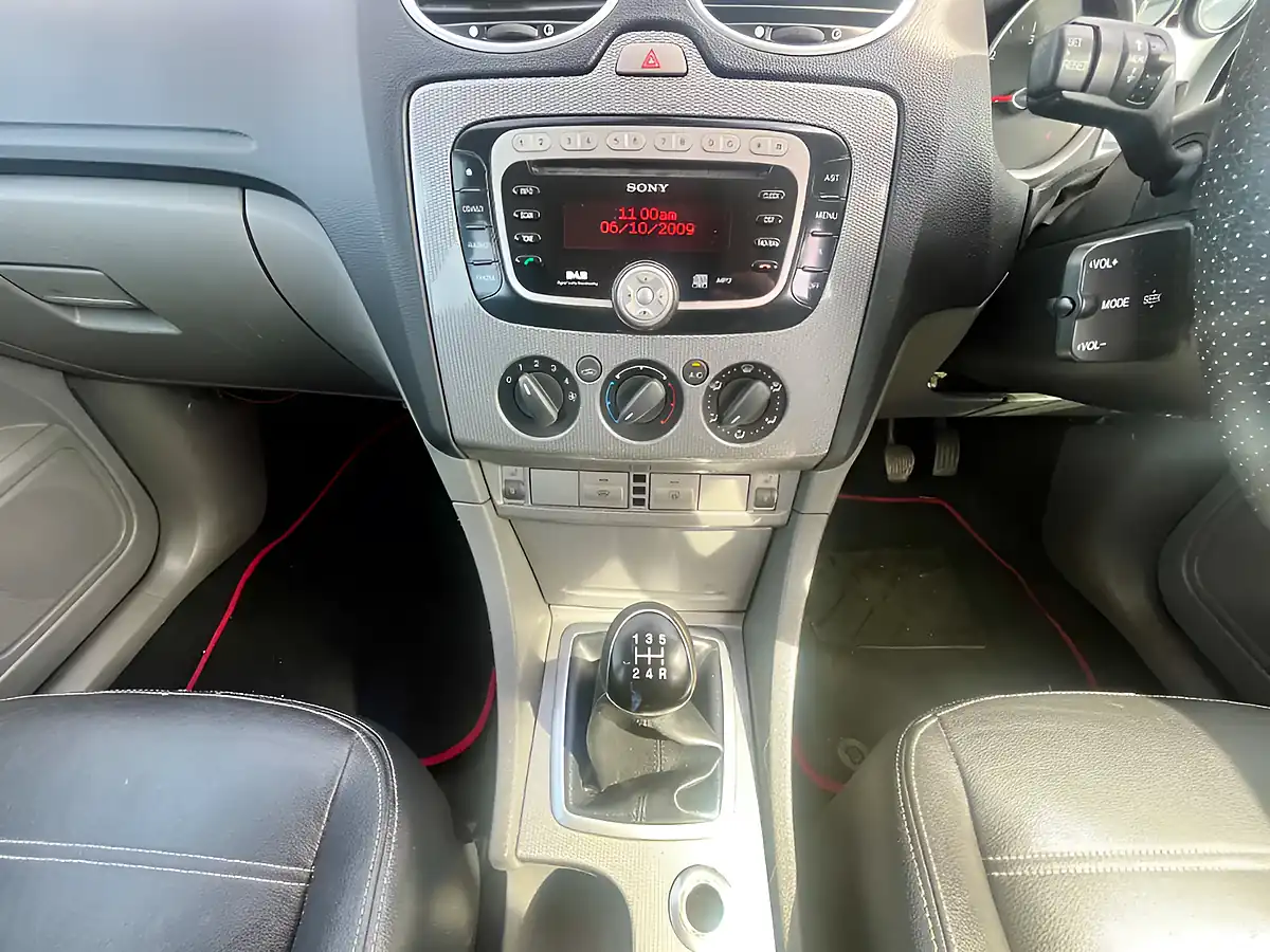 Used 2009 Ford Focus Titanium Black - Interior and Exterior details 12