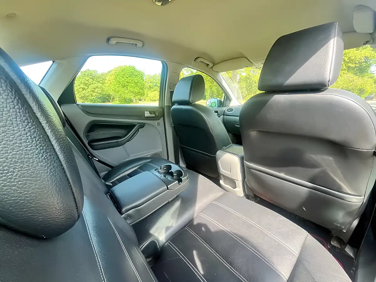 Used 2009 Ford Focus Titanium Black - Interior and Exterior details 14