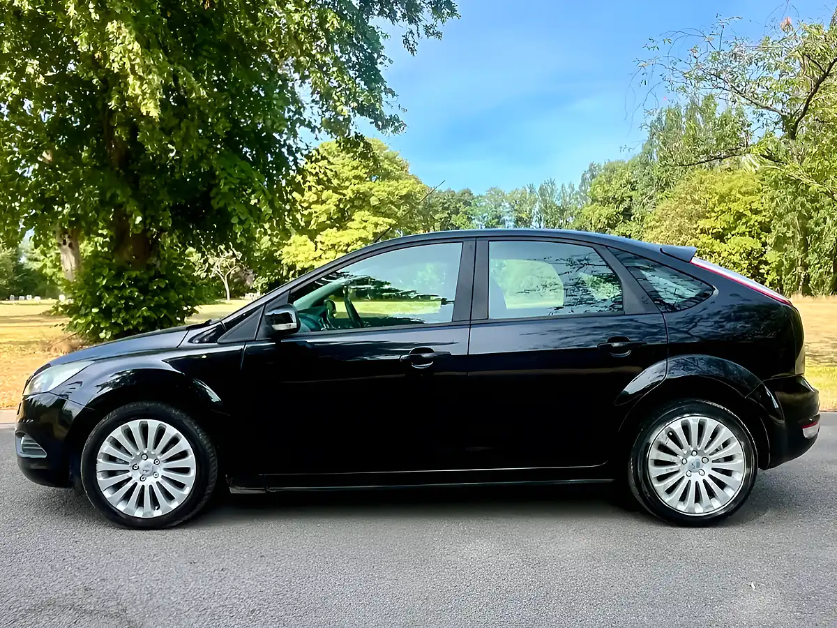 Used 2009 Ford Focus Titanium Black - Interior and Exterior details 2
