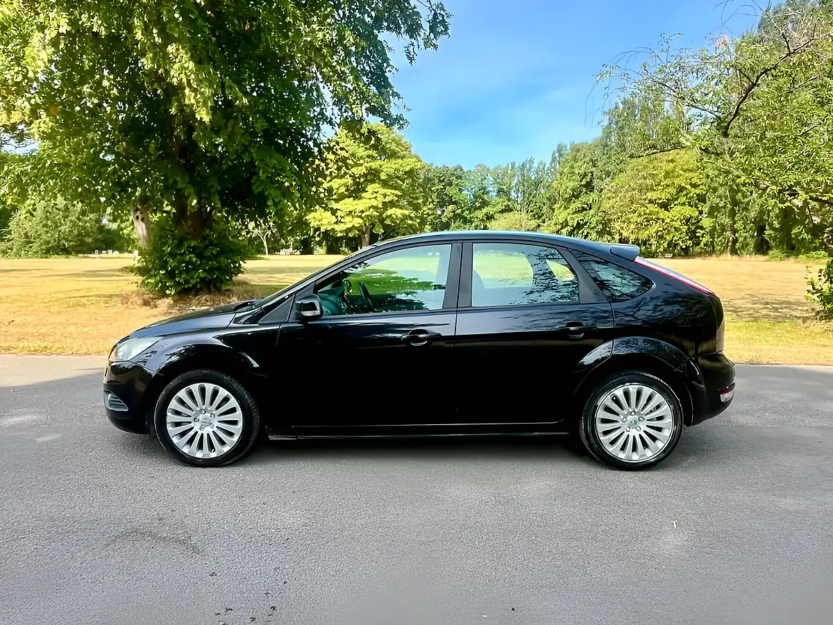 Used 2009 Ford Focus Titanium Black - Interior and Exterior details 3
