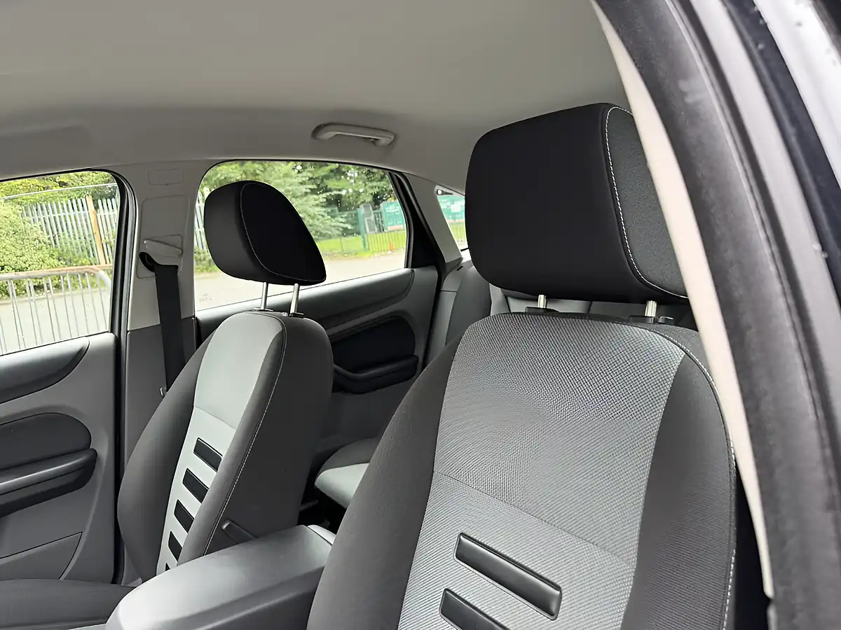 Used 2009 Ford Focus Zetec Black - Interior and Exterior details 5