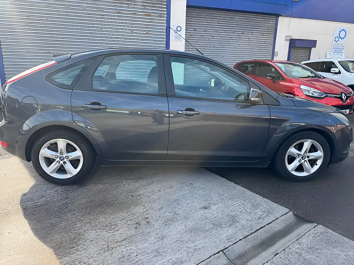 Used 2009 Ford Focus Zetec Magnum Grey - Interior and Exterior details 9