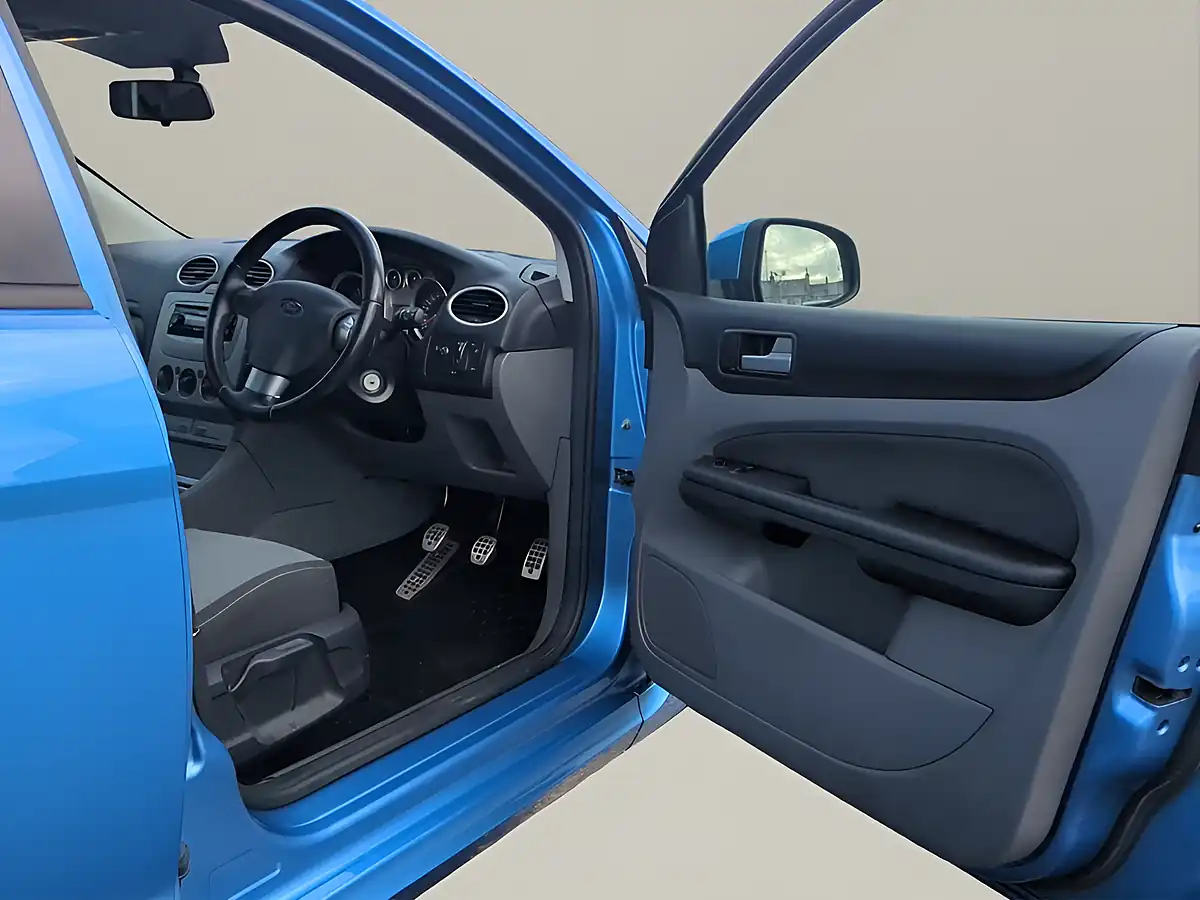 Used 2009 Ford Focus Zetec S Blue - Interior and Exterior details 12