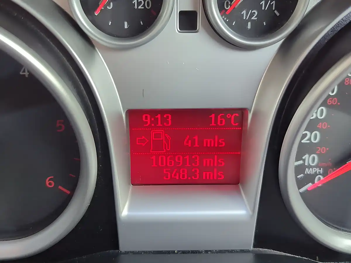 Used 2009 Ford Focus Zetec S Blue - Interior and Exterior details 14