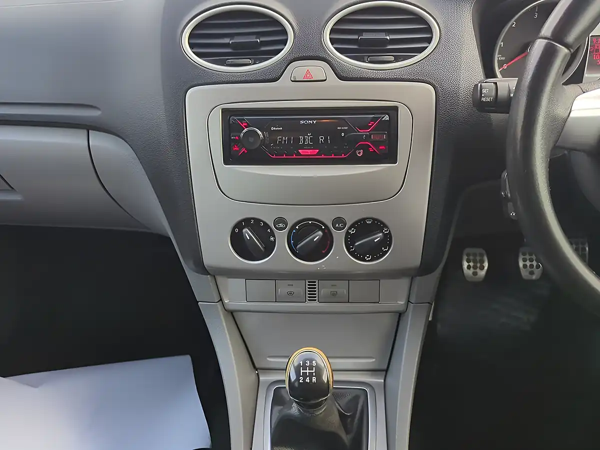 Used 2009 Ford Focus Zetec S Blue - Interior and Exterior details 15
