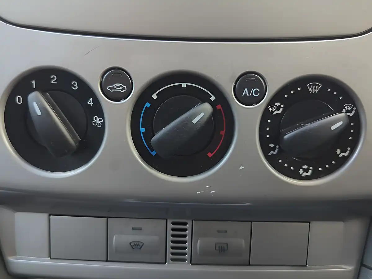Used 2009 Ford Focus Zetec S Blue - Interior and Exterior details 16