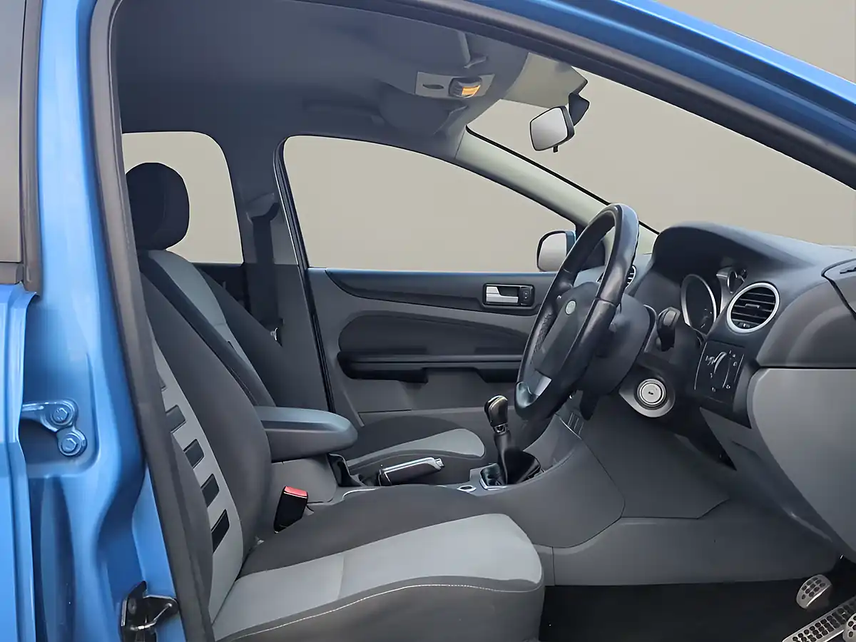 Used 2009 Ford Focus Zetec S Blue - Interior and Exterior details 3