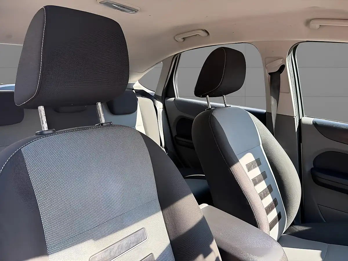 Used 2009 Ford Focus Zetec S Silver - Interior and Exterior details 10
