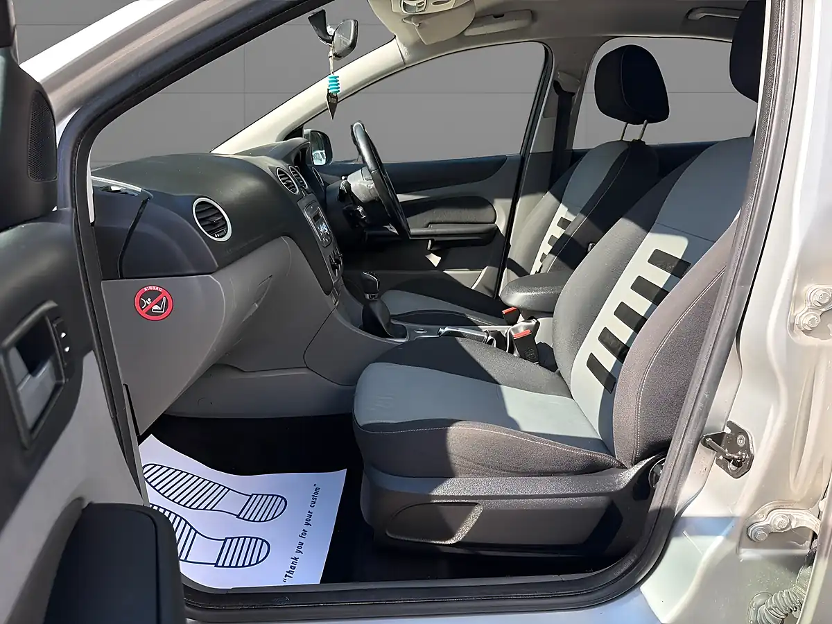 Used 2009 Ford Focus Zetec S Silver - Interior and Exterior details 11