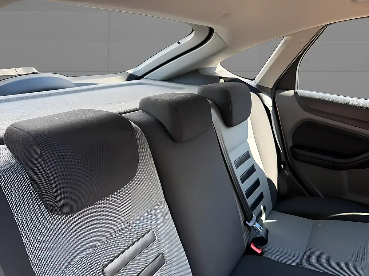 Used 2009 Ford Focus Zetec S Silver - Interior and Exterior details 15