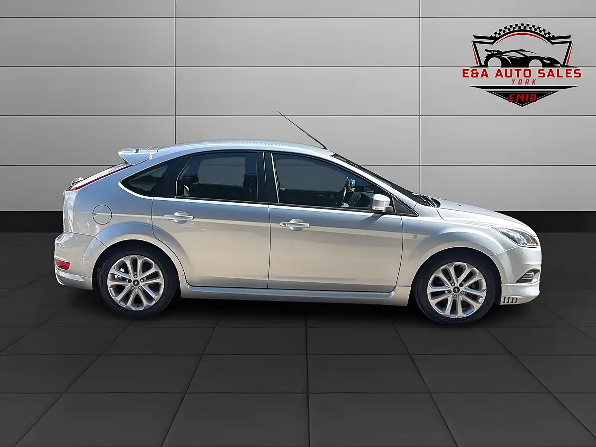 Used 2009 Ford Focus Zetec S Silver - Interior and Exterior details 8