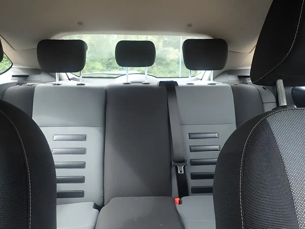 Used 2009 Ford Focus Zetec Silver - Interior and Exterior details 12