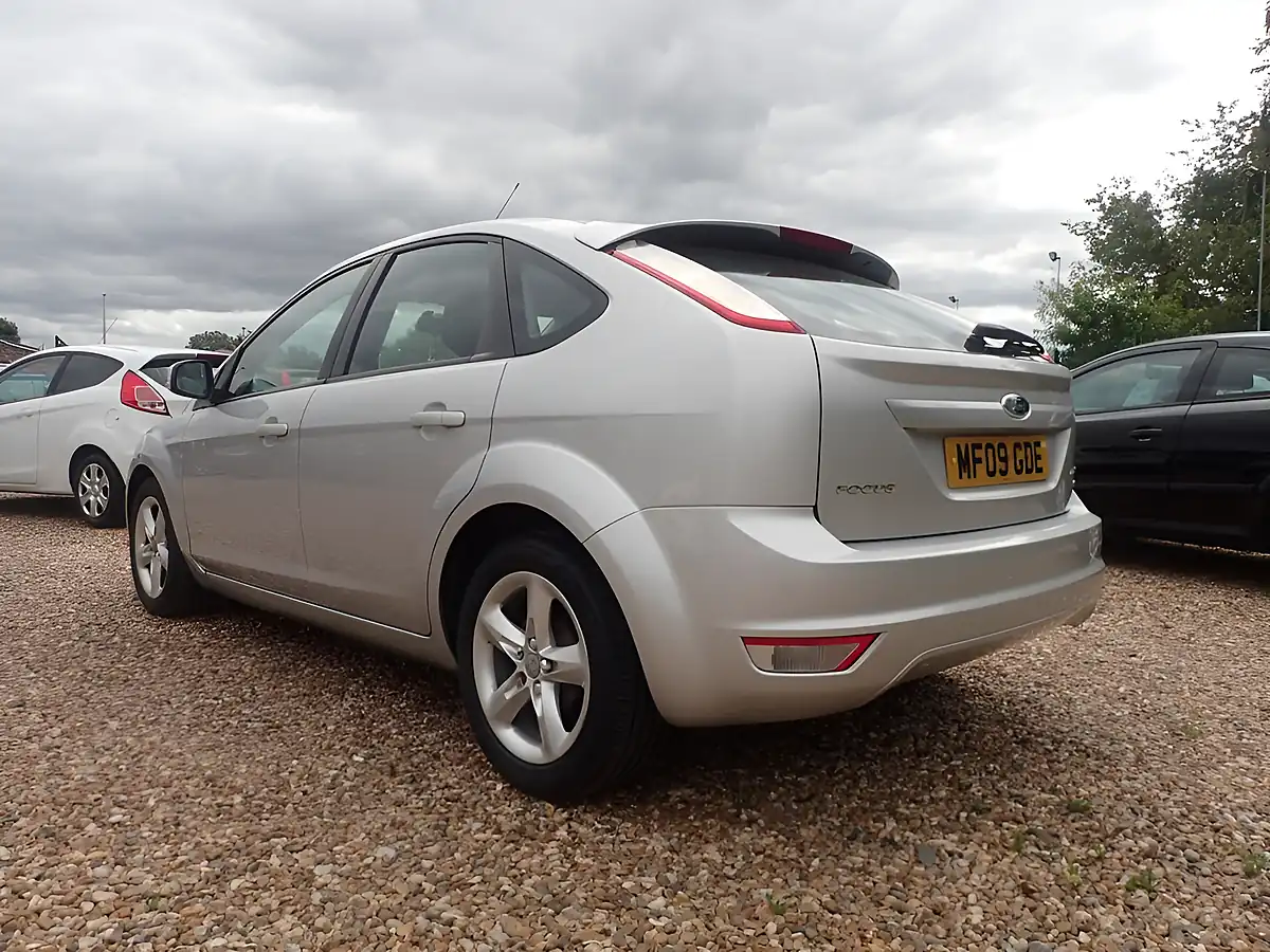Used 2009 Ford Focus Zetec Silver - Interior and Exterior details 18