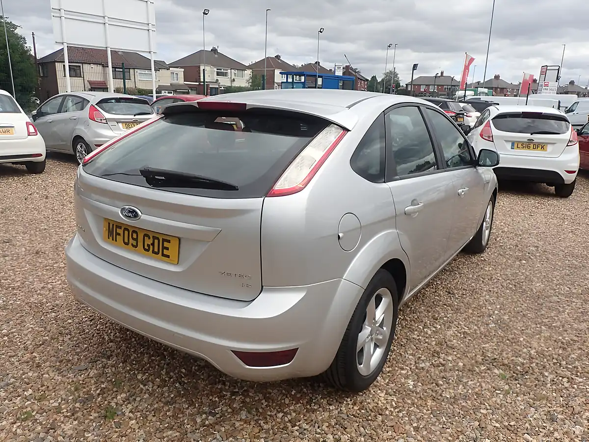 Used 2009 Ford Focus Zetec Silver - Interior and Exterior details 19