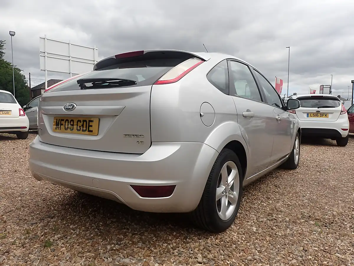 Used 2009 Ford Focus Zetec Silver - Interior and Exterior details 20
