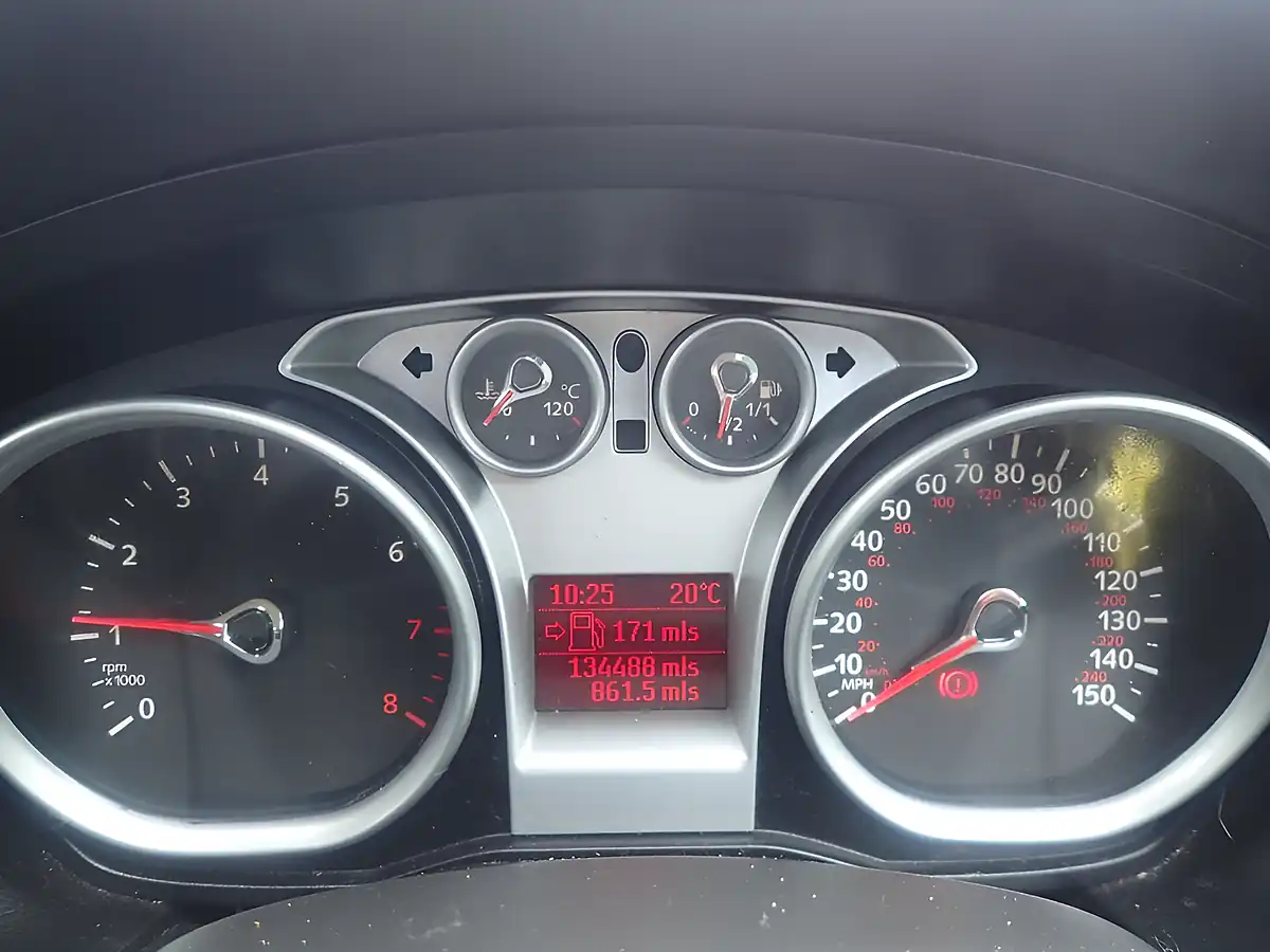 Used 2009 Ford Focus Zetec Silver - Interior and Exterior details 8