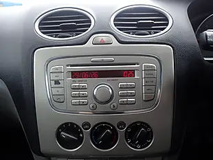 Used 2009 Ford Focus Zetec Silver - Interior and Exterior details 9