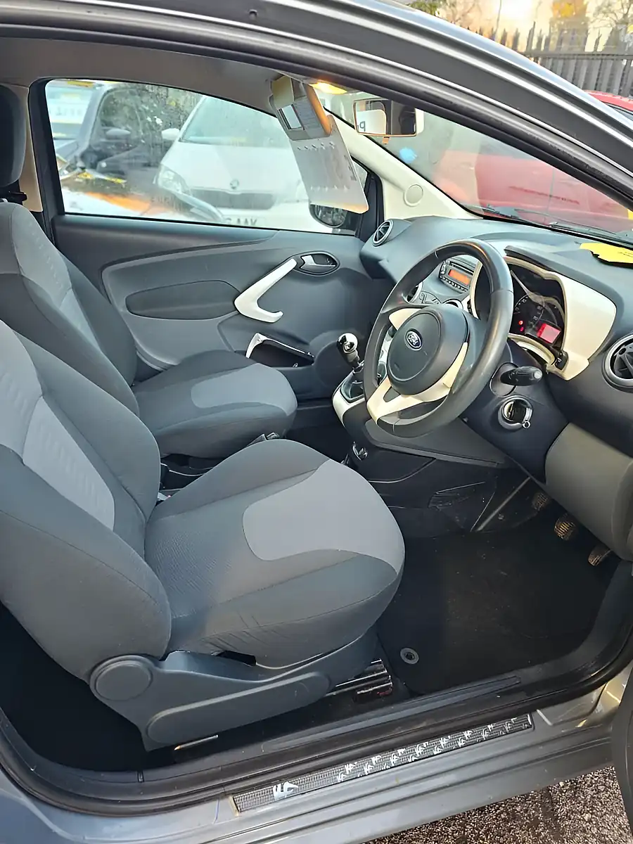 Used 2009 Ford Ka Zetec Silver - Interior and Exterior details 11