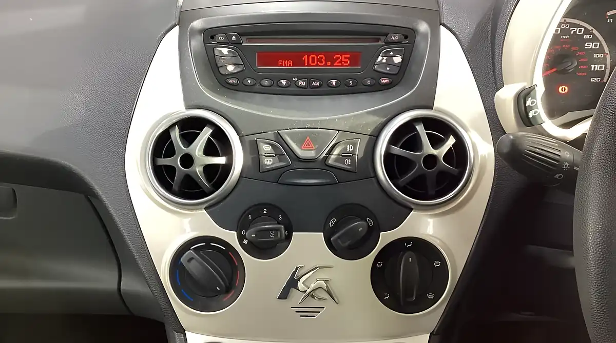 Used 2009 Ford Ka Zetec Silver - Interior and Exterior details 16