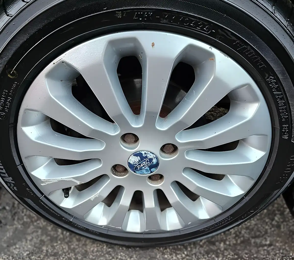 Used 2009 Ford Ka Zetec Silver - Interior and Exterior details 20