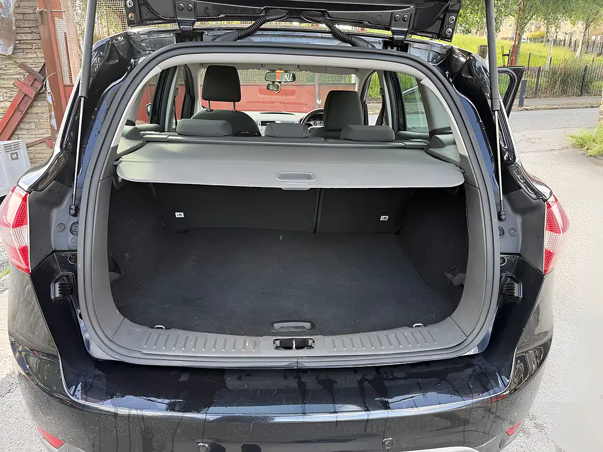 Used 2009 Ford Kuga Zetec Black - Interior and Exterior details 16