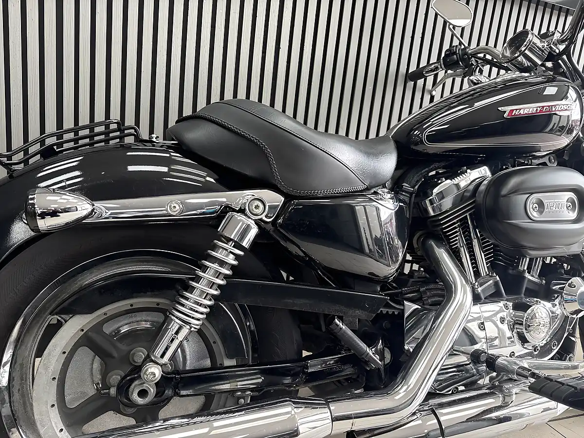 Used 2009 Harley-Davidson Xl 1200 Custom Sport Black - Interior and Exterior details 10
