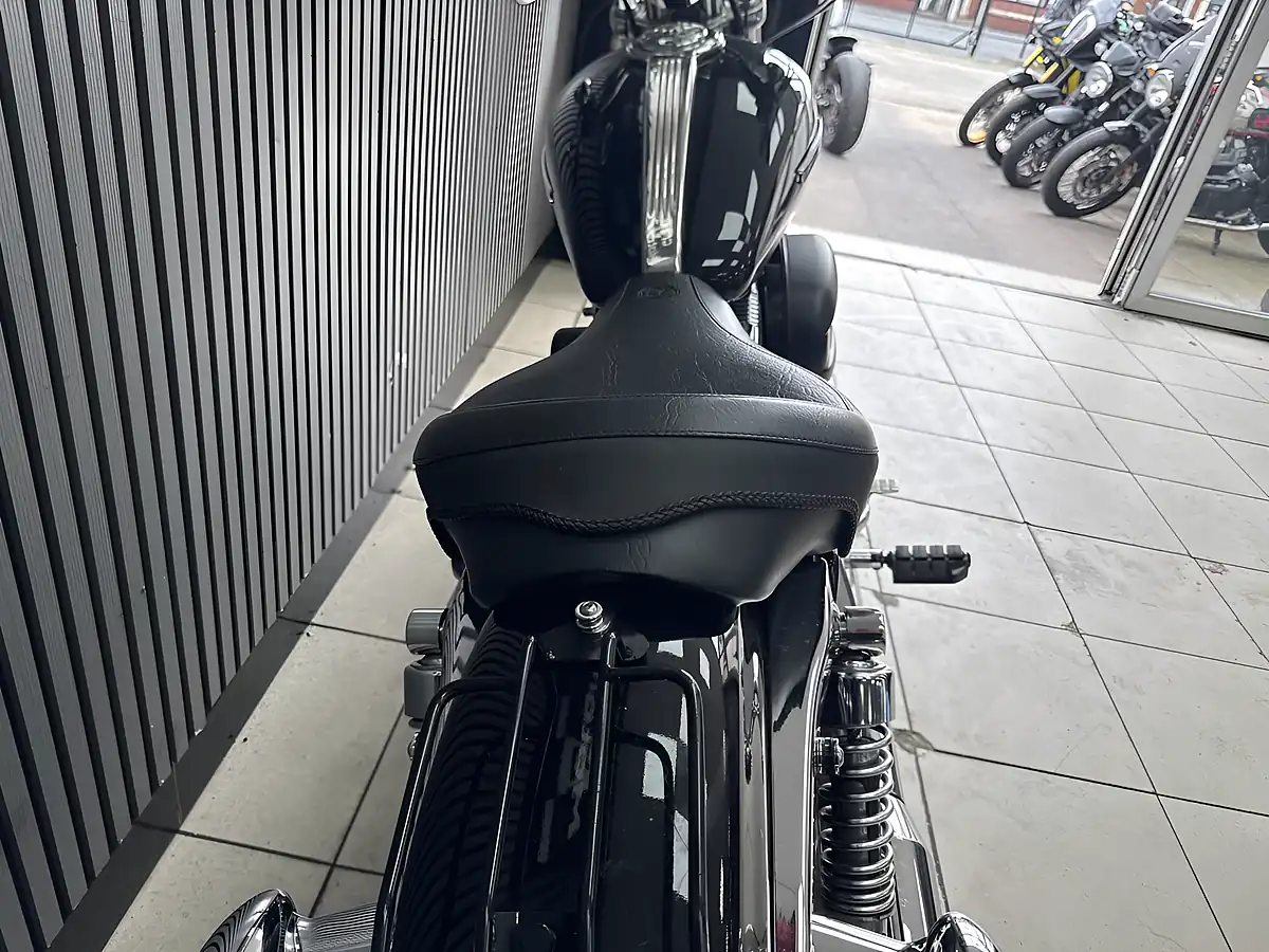 Used 2009 Harley-Davidson Xl 1200 Custom Sport Black - Interior and Exterior details 11
