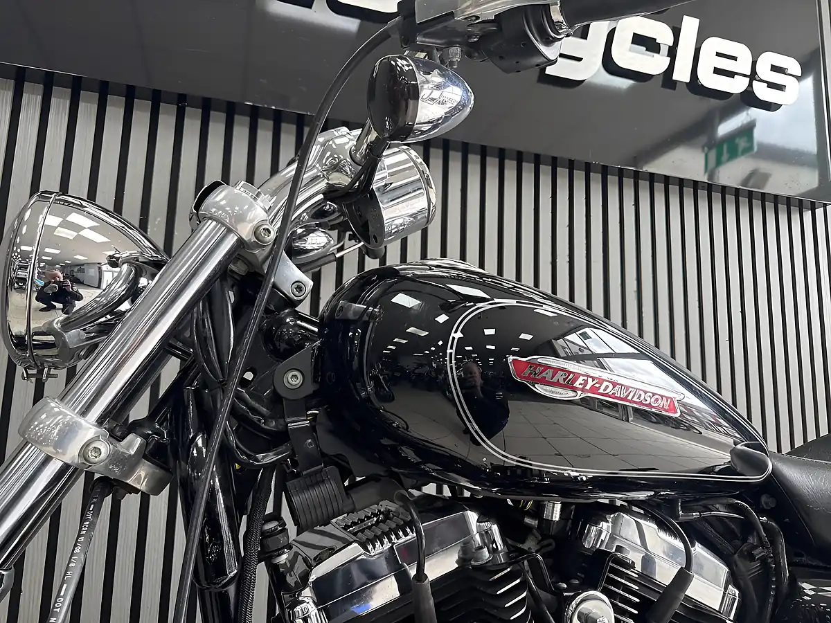 Used 2009 Harley-Davidson Xl 1200 Custom Sport Black - Interior and Exterior details 17