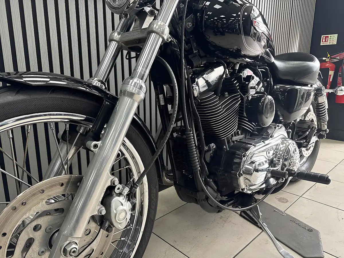 Used 2009 Harley-Davidson Xl 1200 Custom Sport Black - Interior and Exterior details 18