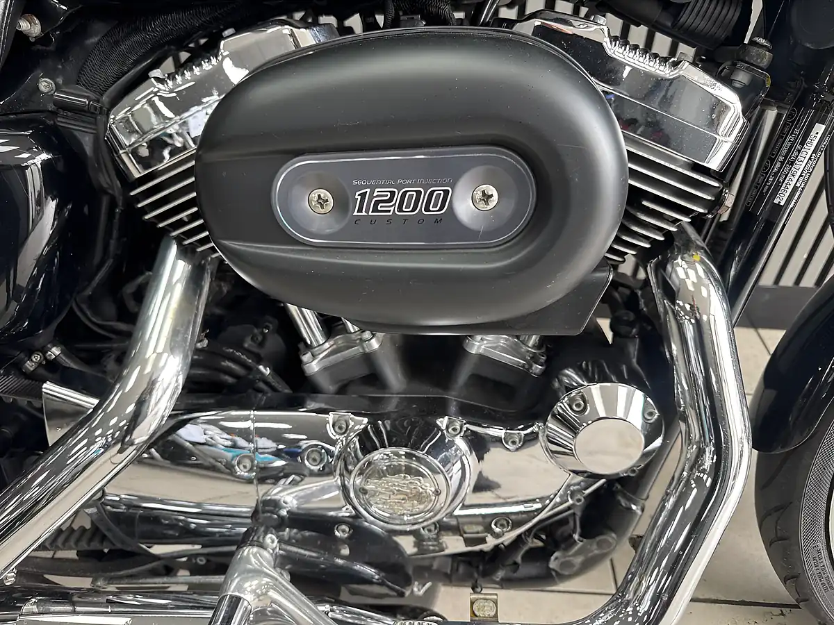 Used 2009 Harley-Davidson Xl 1200 Custom Sport Black - Interior and Exterior details 3