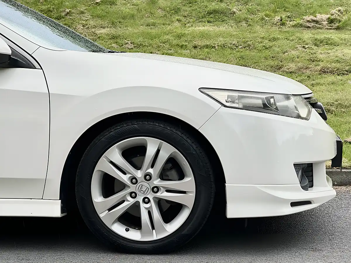 Used 2009 Honda Accord Tl White - Interior and Exterior details 8
