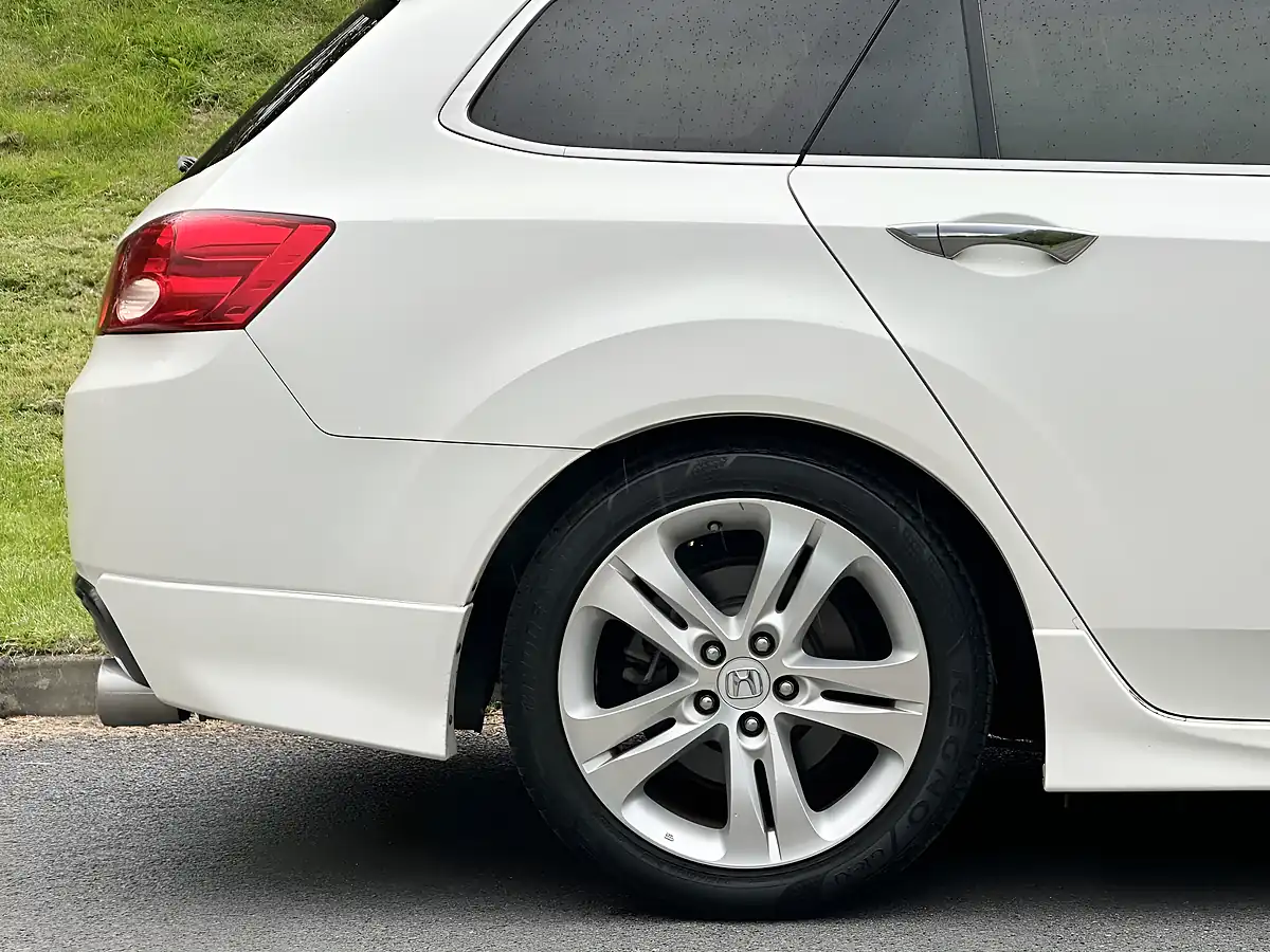 Used 2009 Honda Accord Tl White - Interior and Exterior details 7