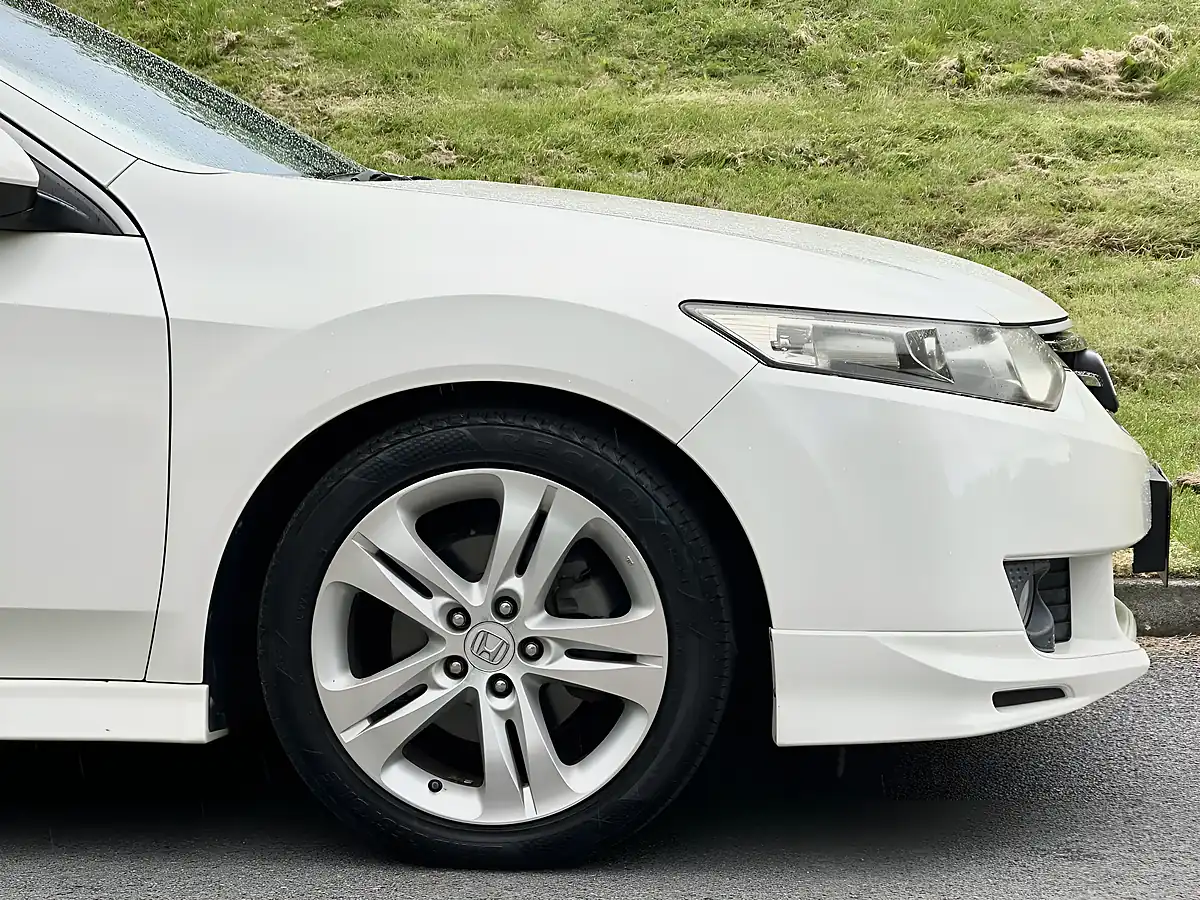 Used 2009 Honda Accord Tl White - Interior and Exterior details 8