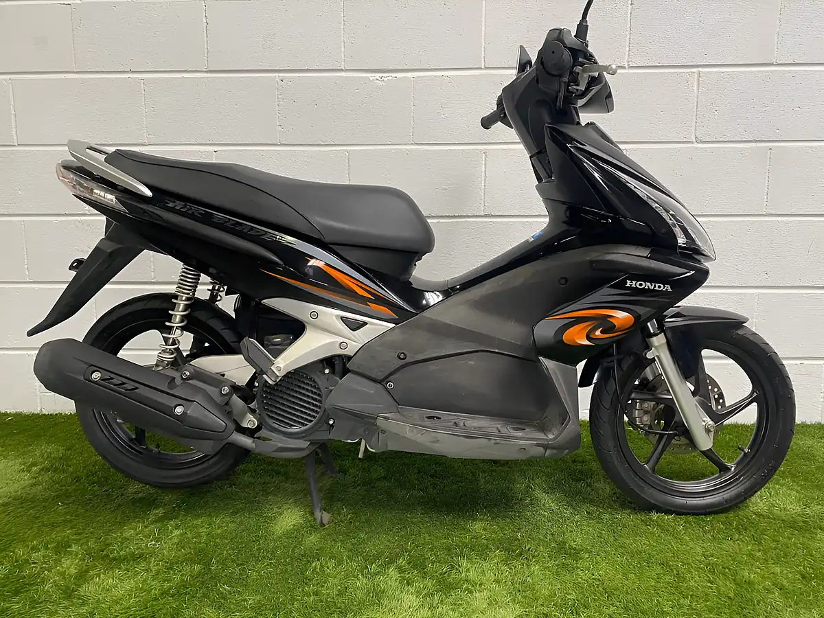 Used 2009 Honda Air Blade 110 Black - Front View