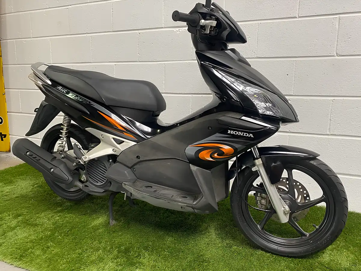 Used 2009 Honda Air Blade 110 Black - Interior and Exterior details 3