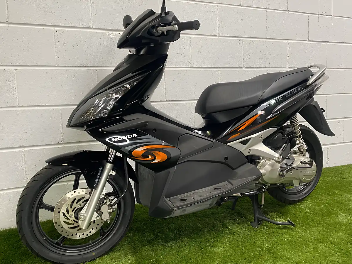 Used 2009 Honda Air Blade 110 Black - Interior and Exterior details 5