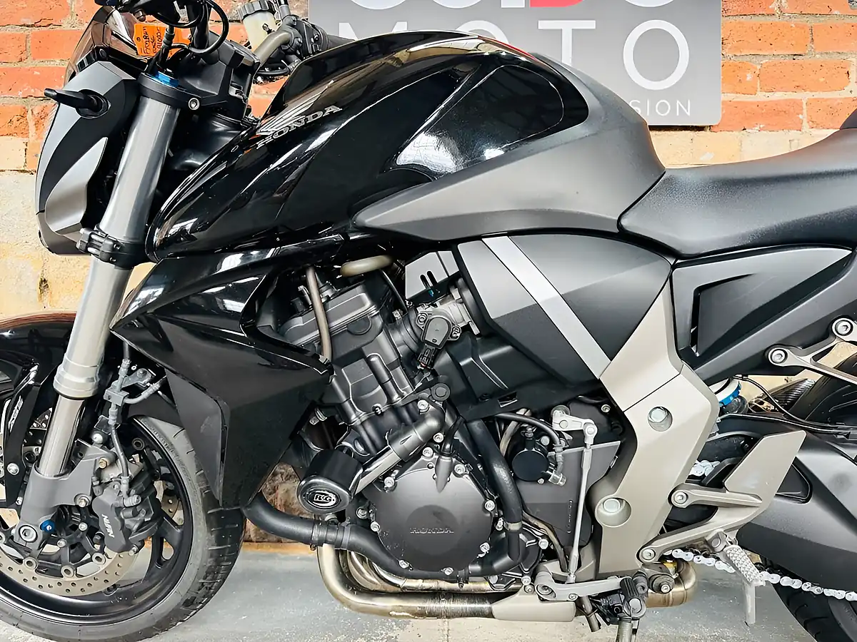 Used 2009 Honda CB1000R Abs Black - Interior and Exterior details 16