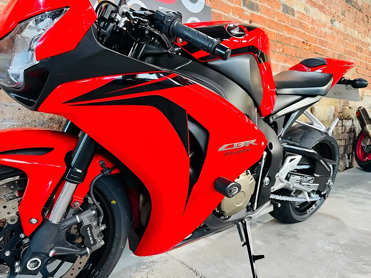 Used 2009 Honda Cbr1000rr Fireblade RR8 Red - Interior and Exterior details 12