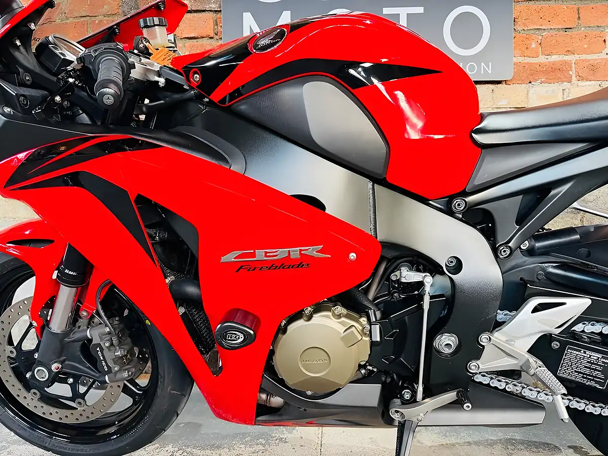 Used 2009 Honda Cbr1000rr Fireblade RR8 Red - Interior and Exterior details 13