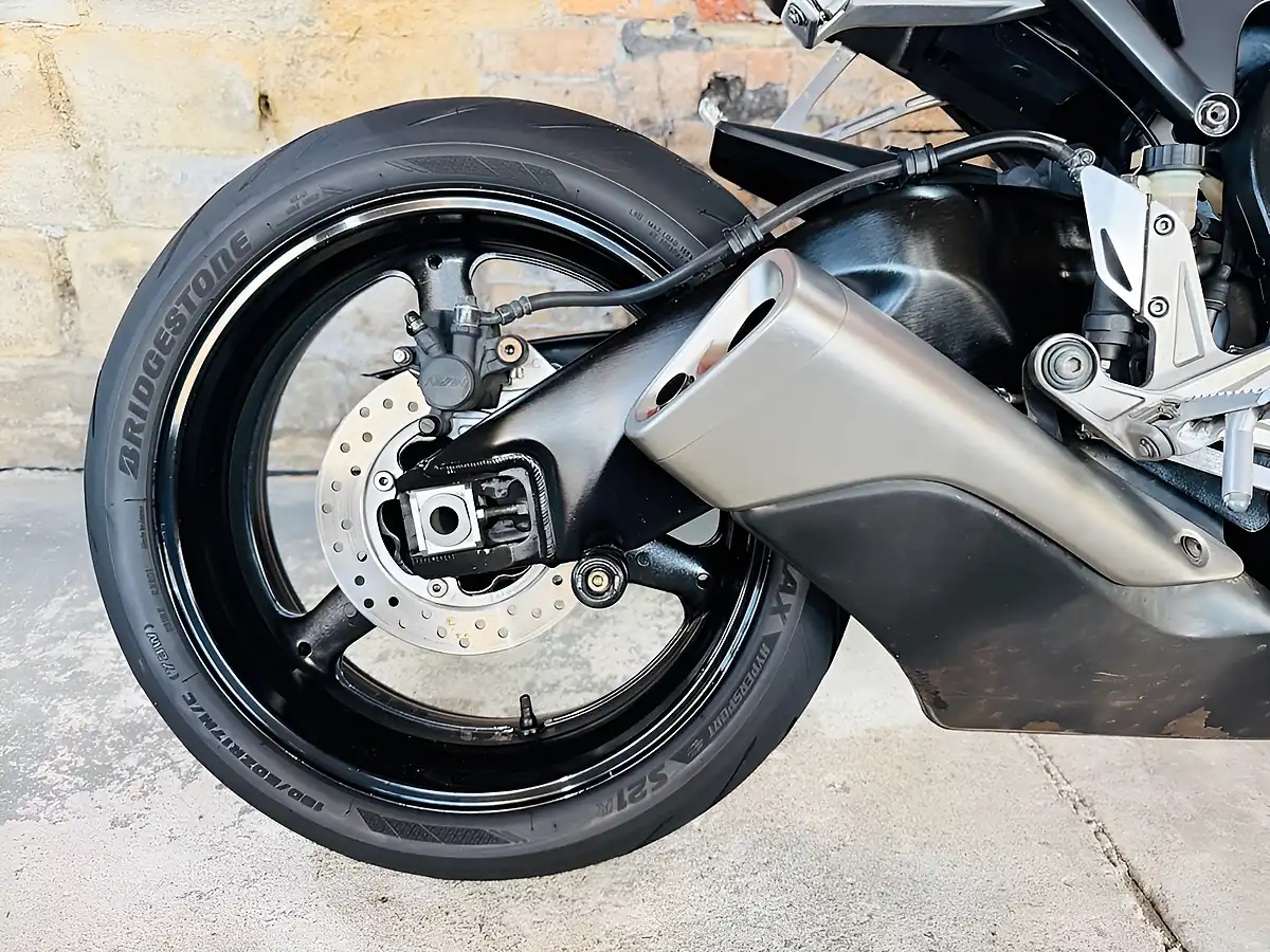 Used 2009 Honda Cbr1000rr Fireblade RR8 Red - Interior and Exterior details 7