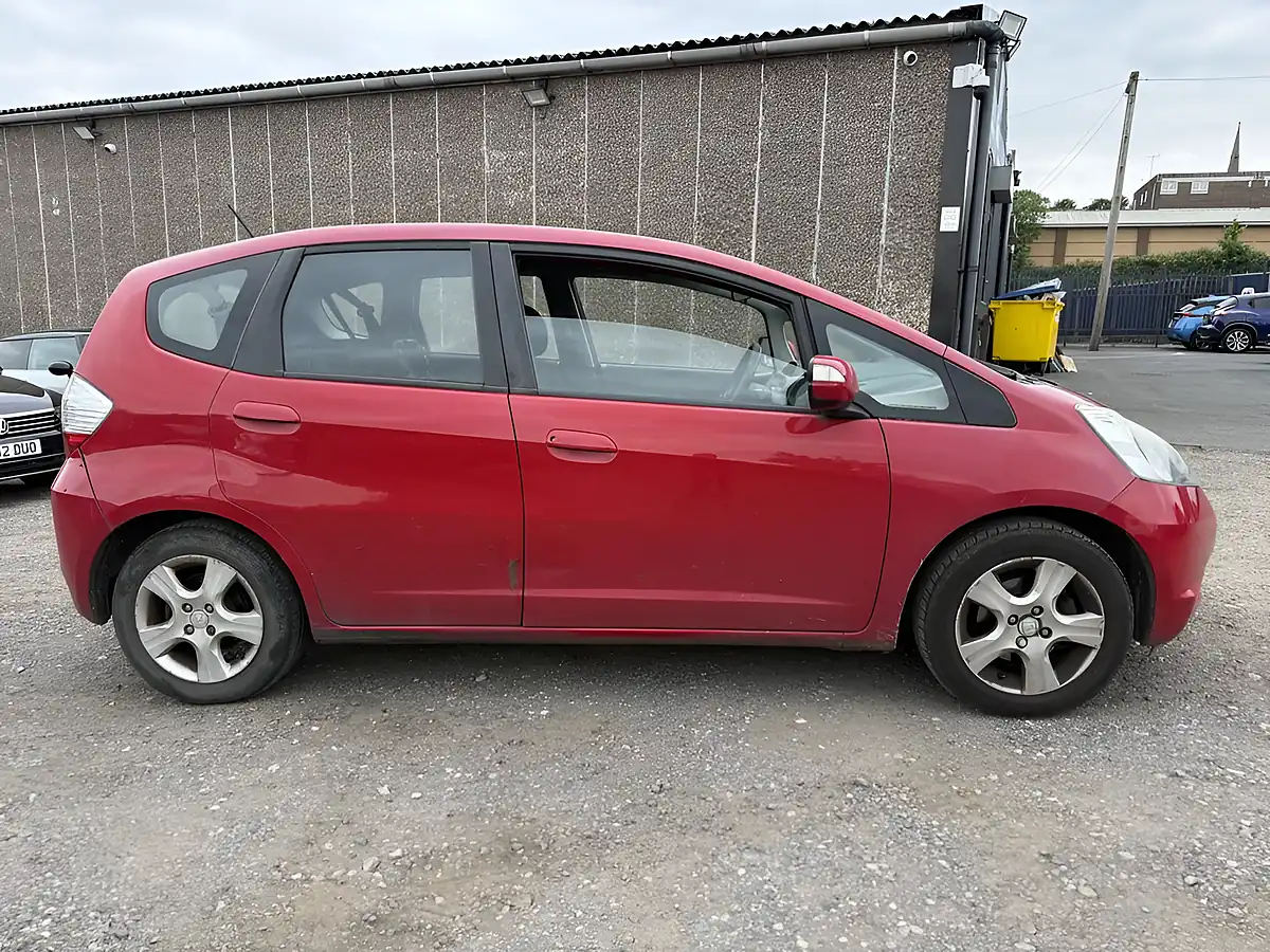 Used 2009 Honda Jazz Es Red - Interior and Exterior details 8