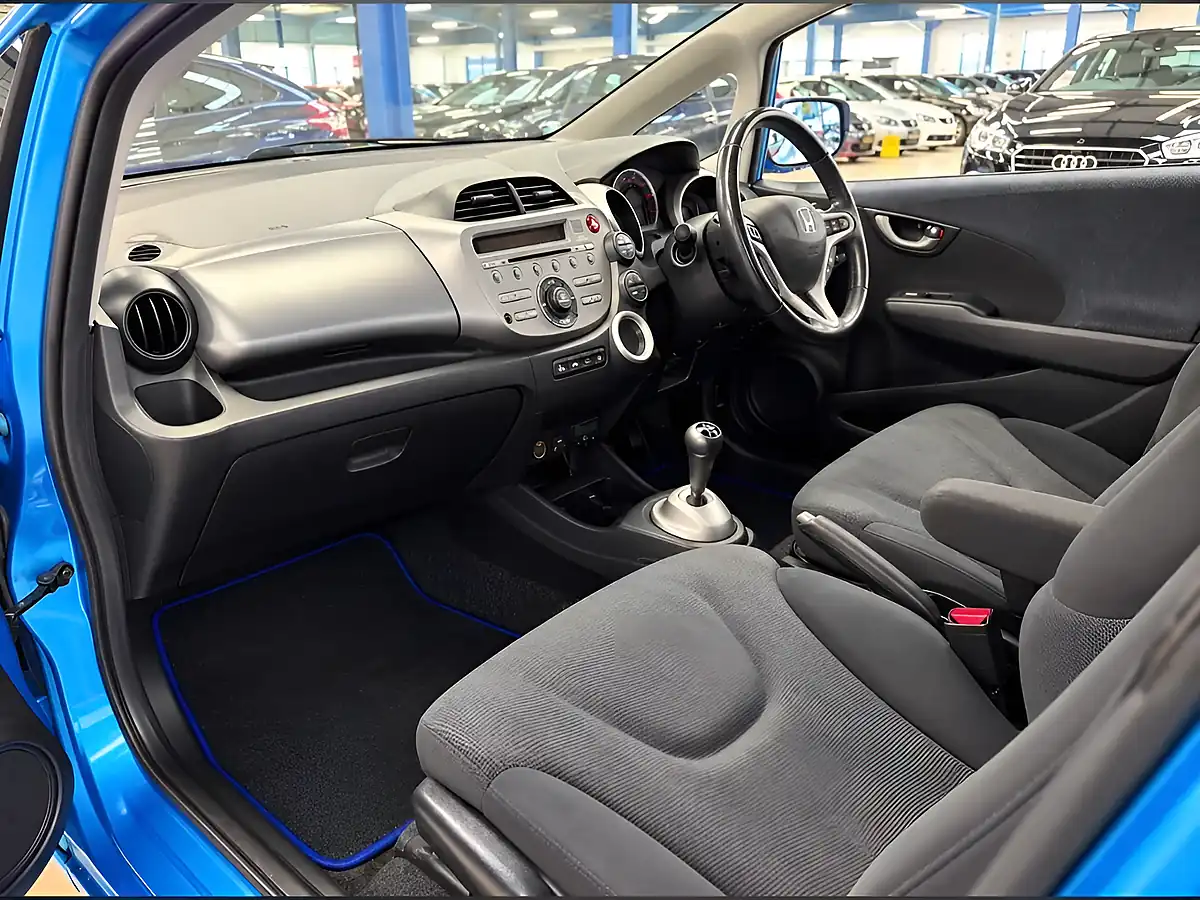 Used 2009 Honda Jazz Ex Blue - Interior and Exterior details 16