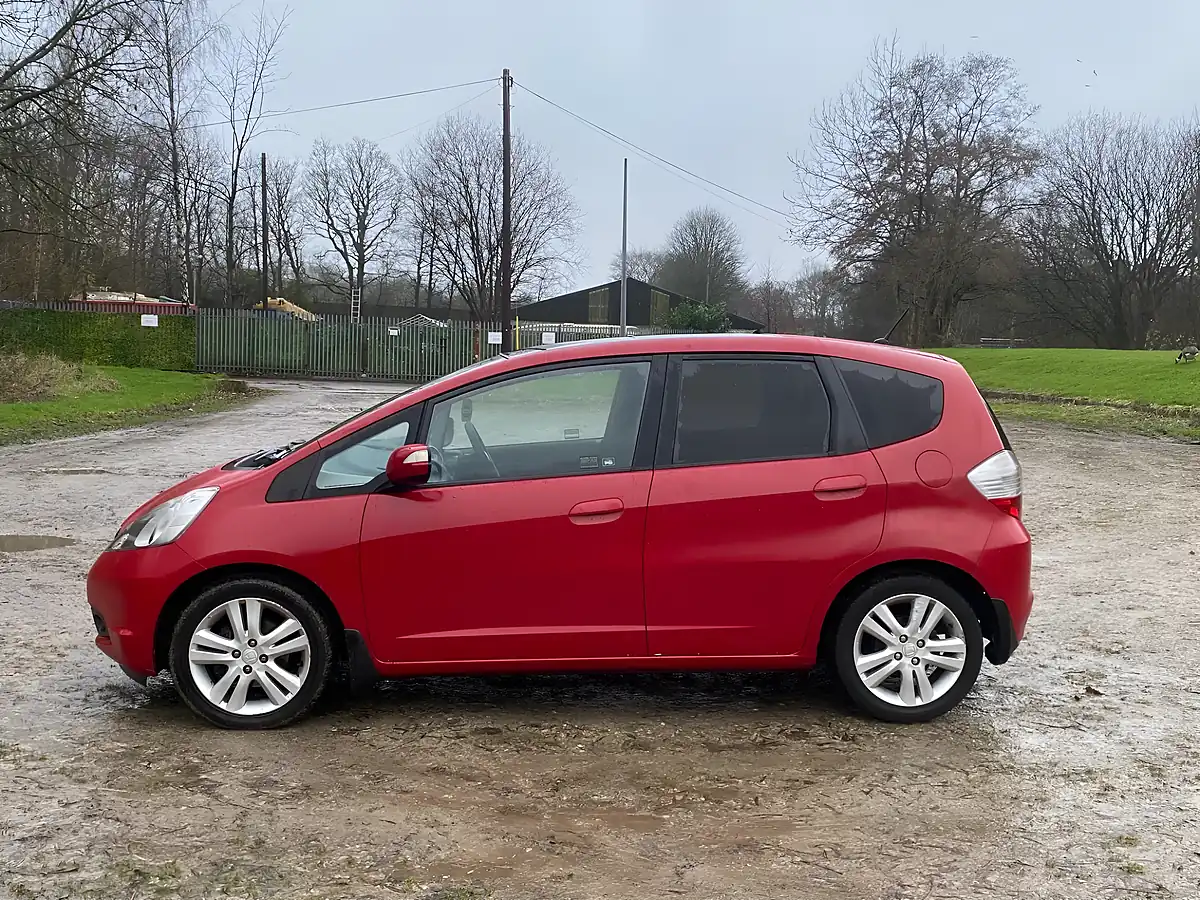 Used 2009 Honda Jazz Ex Red - Interior and Exterior details 3