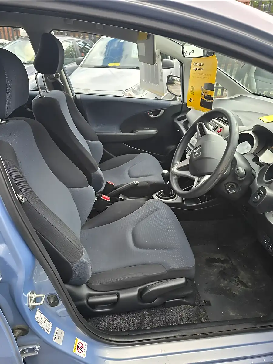 Used 2009 Honda Jazz Se Blue - Interior and Exterior details 17