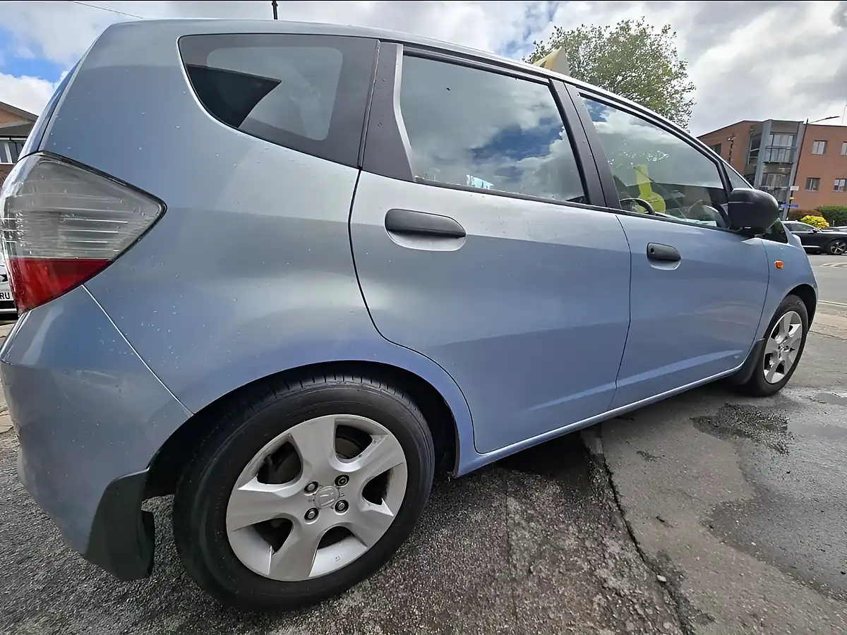 Used 2009 Honda Jazz Se Blue - Interior and Exterior details 8