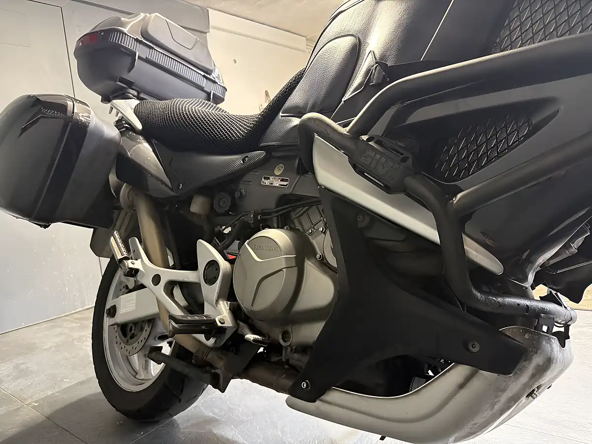 Used 2009 Honda Xl 1000 V-9 Black - Interior and Exterior details 13